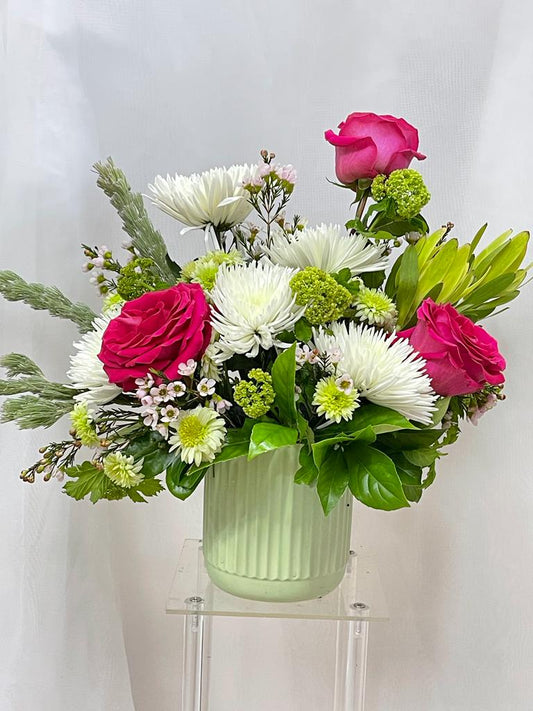 Flower delivery. Purple flowers. Purple flower delivery. floral delivery. flowers in sydney. quick flower delivery. same day flower delivery. beautiful flowers. beautiful flower delivery. Pink and white flower delivery. Flowers in vase delivery. same day delivery . same day pickup